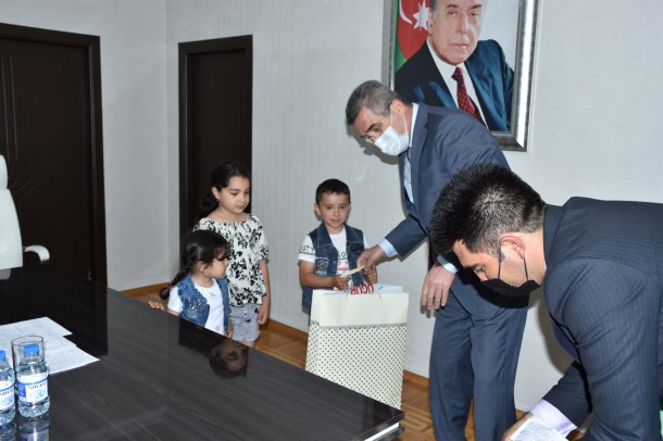 Süleyman Mikayılov şəhid uşaqları ilə görüşdü - FOTOLAR